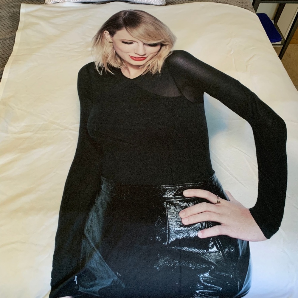 Rare Taylor Swift AT&T Now Blanket
